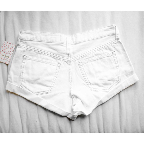 ❄️Free People White Denim Button Front Cuffed Shorts - Picture 6 of 6
